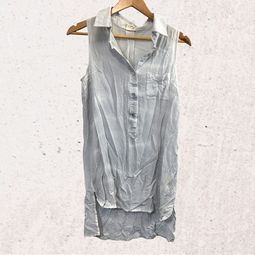bundle 3 or more 
Oh Gray Sleeveless Pleated Button Down Blouse